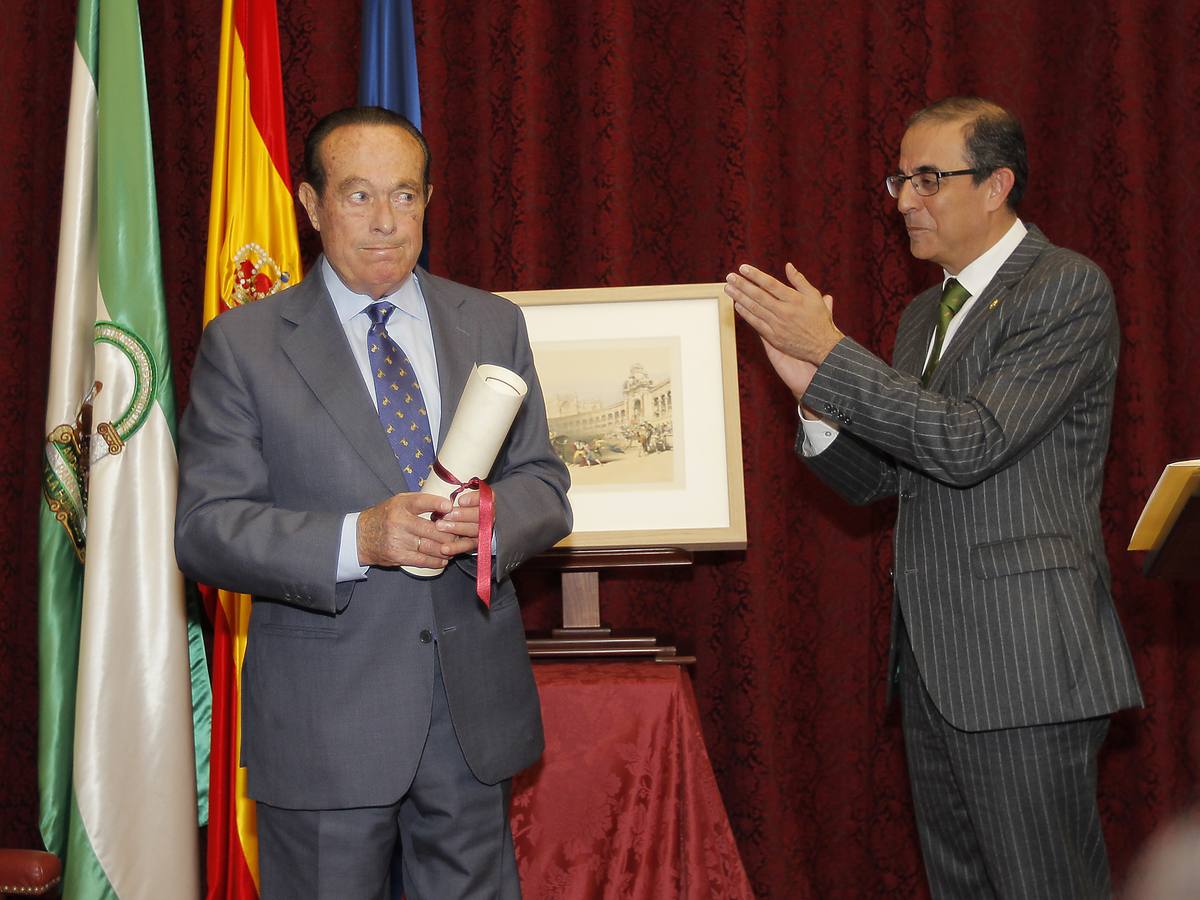 Curro Romero recibe el V Premio de Cultura Universidad de Sevilla